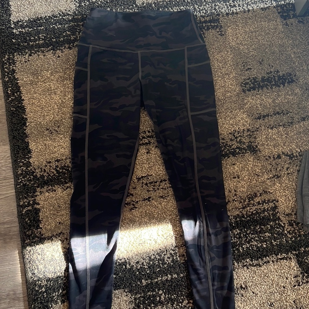 Black camo leggings